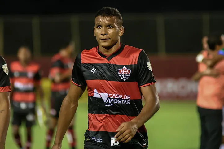 Gabriel Bispo foi titular na partida contra o Altos em 2021
