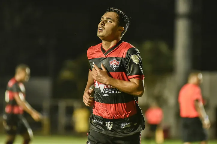 Alisson Farias chegou com expectativa ao Vitória, mas não correspondeu