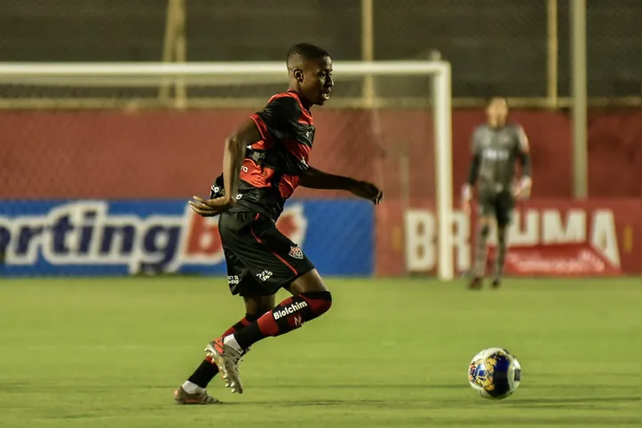 Ruan Nascimento rescindiu com o Vitória neste ano