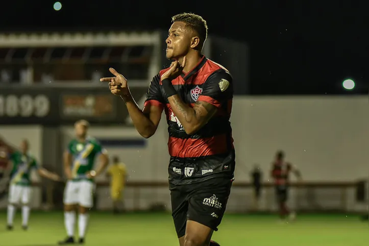 Samuel marcou um dos gols do Vitória na classificação contra o Altos