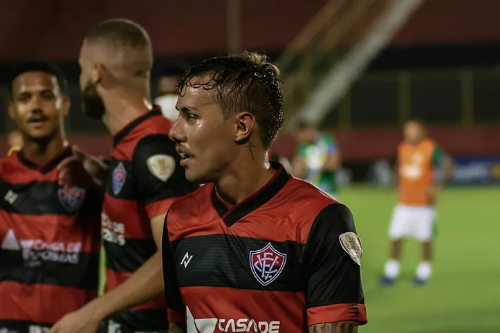 Wesley Pionteck enfrentou grande resistência da torcida rubro-negra