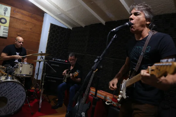 Imagem ilustrativa da imagem Lendária banda de rock da Bahia renasce com álbum direto, pesado e político
