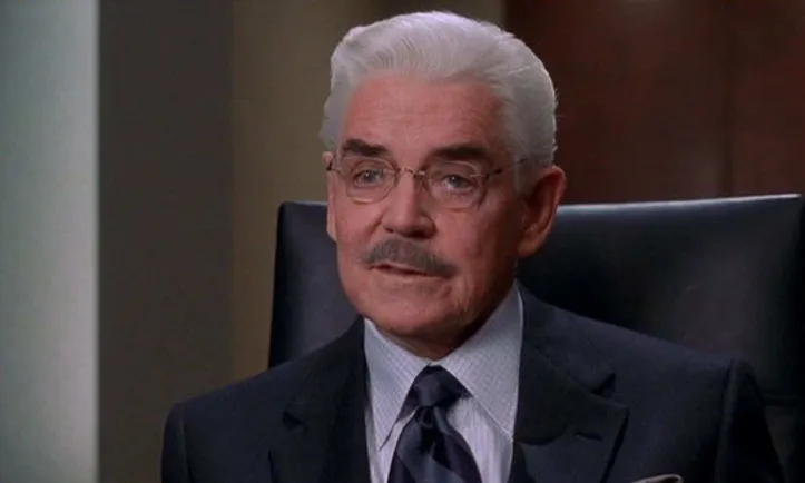 Jack Betts como Henry Balkan