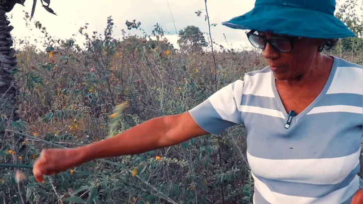 Dona Margarida é artesã e mora no Povoado de Raso