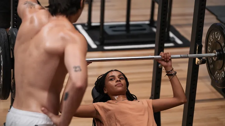 Imagem ilustrativa da imagem Nova febre na Netflix: esta é a série de apenas 8 episódios que todo mundo está maratonando