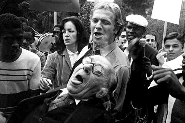 No Festival de Cannes de 1967, realizado na França, Glauber Rocha venceu dois prêmios pelo longa Terra Em Transe