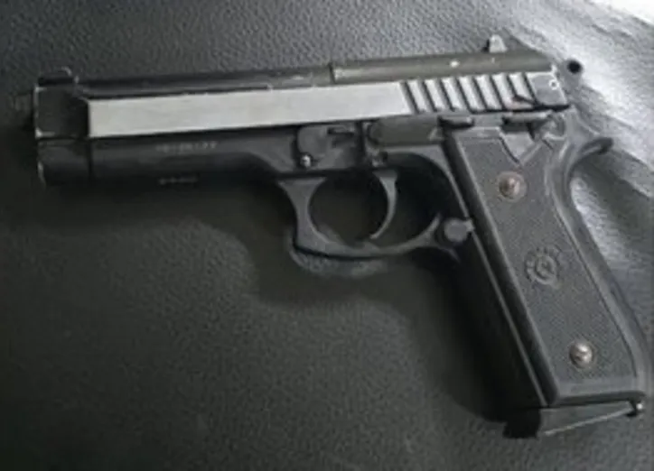 Simulacro de pistola apreendida