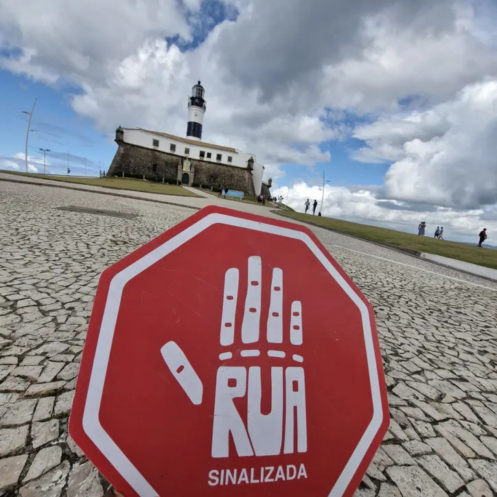 Projeto 'Rua sinalizada: Ações em Libras para uma cidade-ateliê'