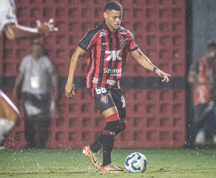 Maykon Jesus fez sua estreia pelo Vitória
