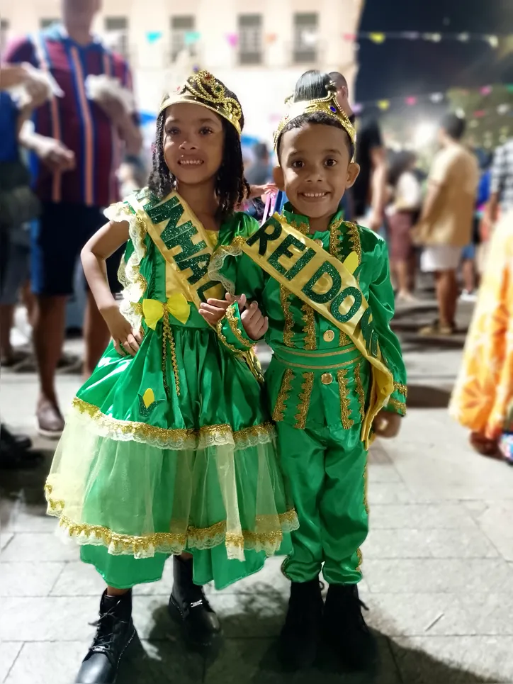 Guilherme Silva, de 5 anos, e Melissa Luize, 4 anos, roubando a cena como Rei e Rainha do Milho