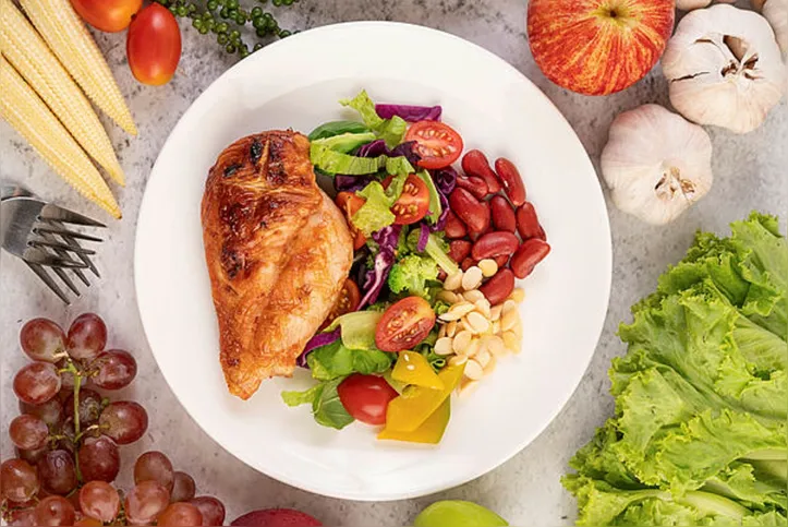 Além de se exercitar, o ator mantém uma dieta nutritiva