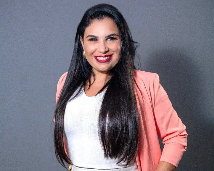 Carolina Pamponet recebe homenagem como empreendedora do ano