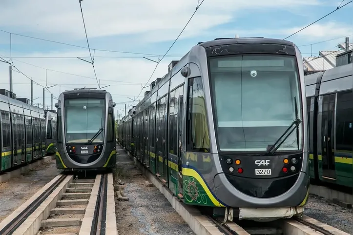 Trens VLT de Salvador em reforma em São Paulo