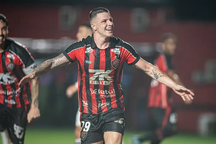 Renato Kayzer marcou dois gols e foi o grande destaque da vitória rubro-negra contra o Vasco