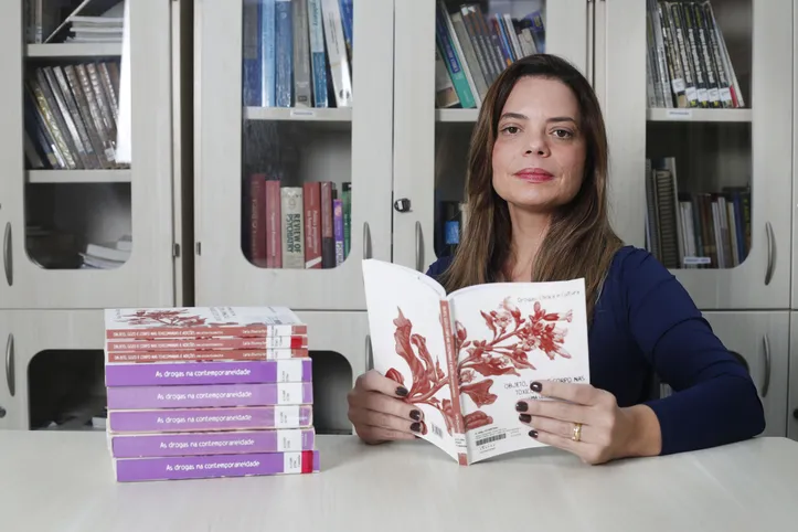 Psicanalista do Cetad, Carla Fernades fala sobre o vício do álcool