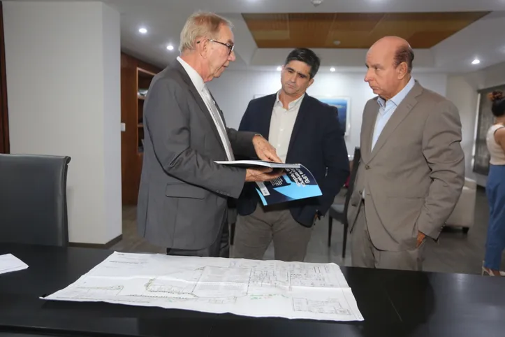 Wilson Cardoso se reuniu com o presidente do Grupo A TARDE, João Mello Leitão, e o diretor de relações institucionais, Luciano Neves.