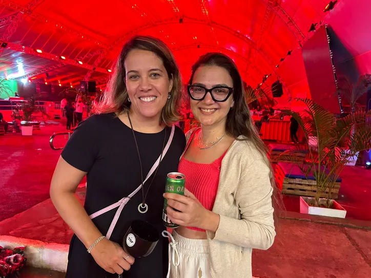 Flávia Chaves