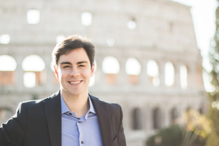 René Breuel é um escritor brasileiro que mora em Roma, na Itália