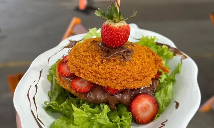 Há ainda a opção com recheio doce de morango com nutella.