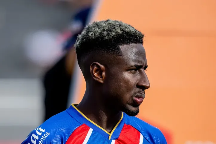 Ryan em campo com a camisa do Bahia