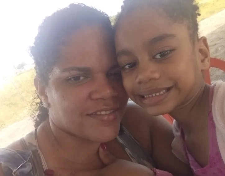 Lívia Souza e a filha Aisha Vitória
