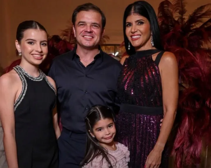 Roberto e Clara, ao lado de Malu e Duda, em momento especial