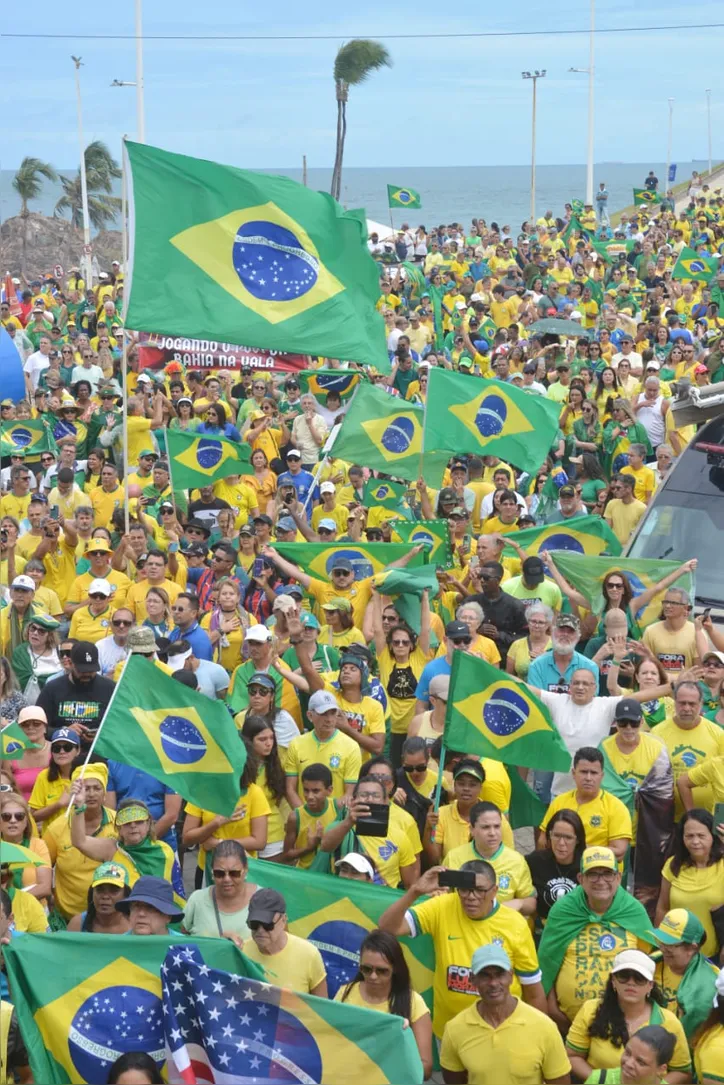 Apoiadores de Bolsonaro durante manifestação