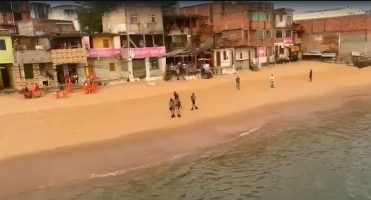 Imagem ilustrativa da imagem Aquaman? Suspeito de tráfico tenta fugir da polícia e é capturado em alto mar