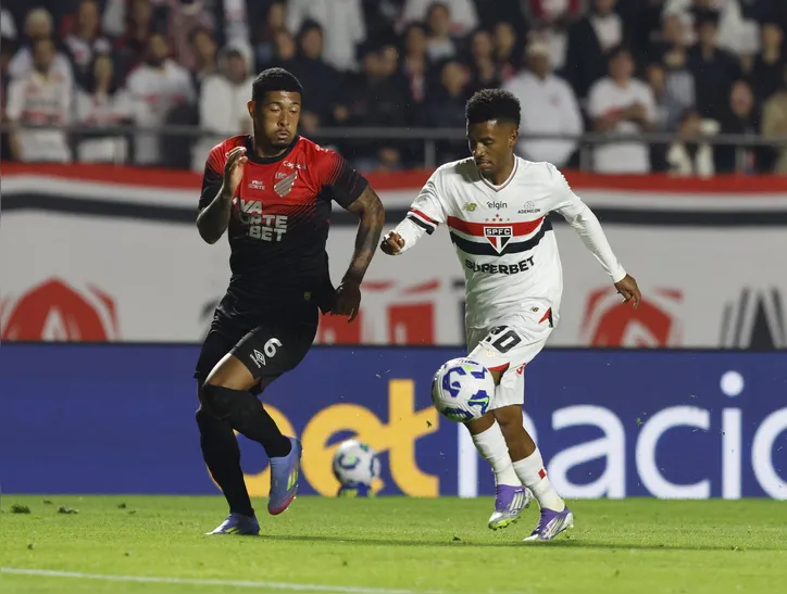Imagem ilustrativa da imagem Atlético-MG surpreende e vence o Flamengo; São Paulo abre vantagem