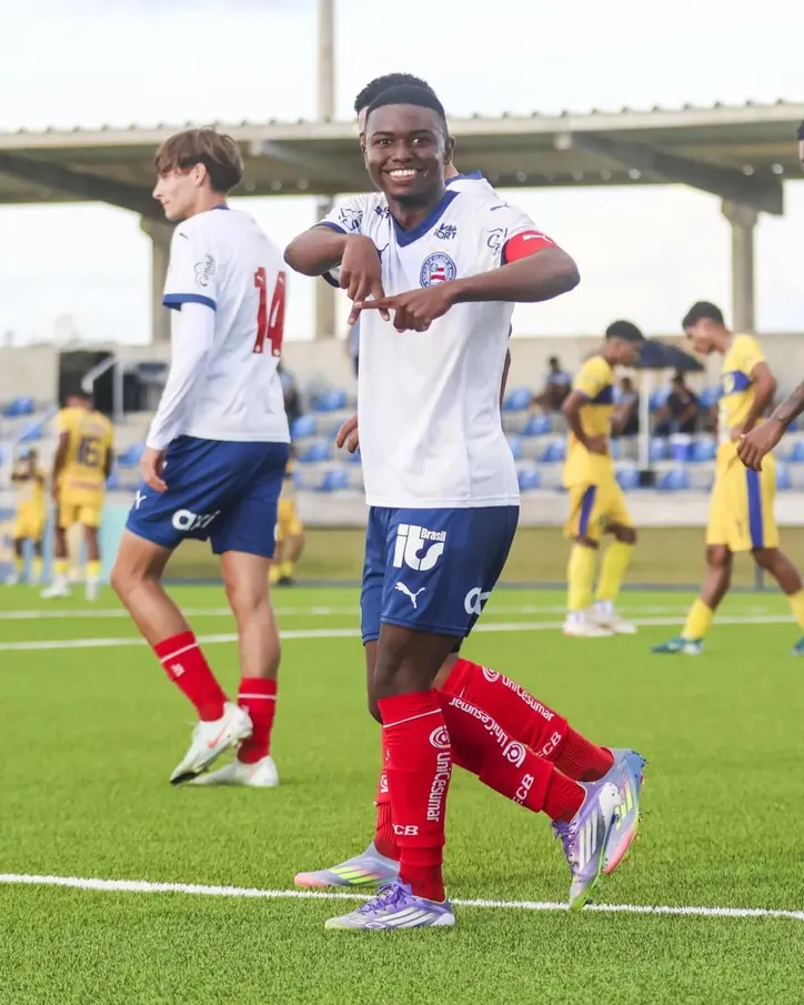 Sidney marcou um dos gols tricolores