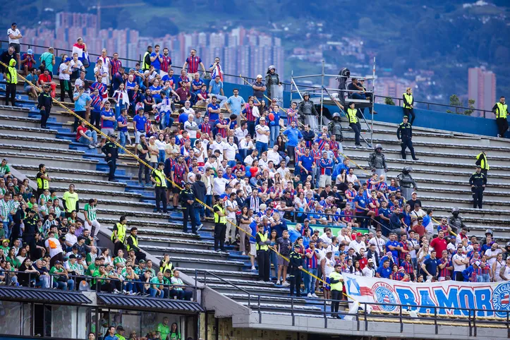 Torcida do Bahia no Estádio Atanasio Girardot Sports Complex, em Medellín