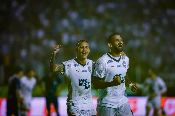 Iago Borduchi e Willian José comemorando gol em Aracaju