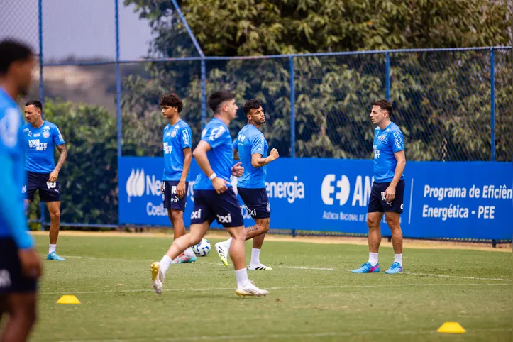 Jogadores do Bahia em treino realizado nesta quarta-feira, 27