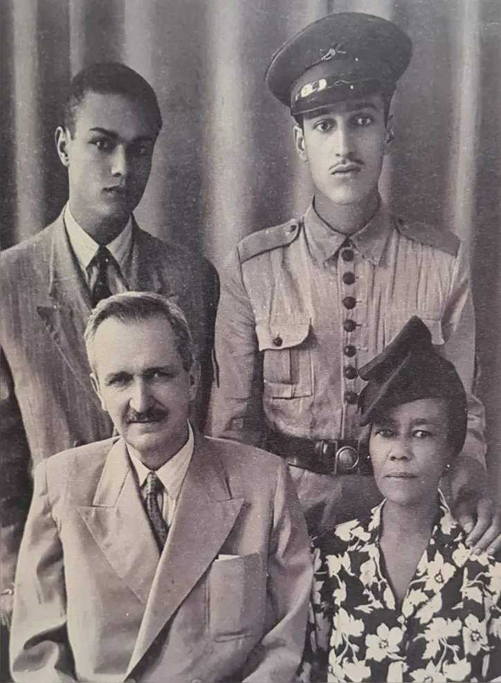 Maria Odília com o marido Eusínio Lavigne e os filhos José Léo e Gastão Luiz