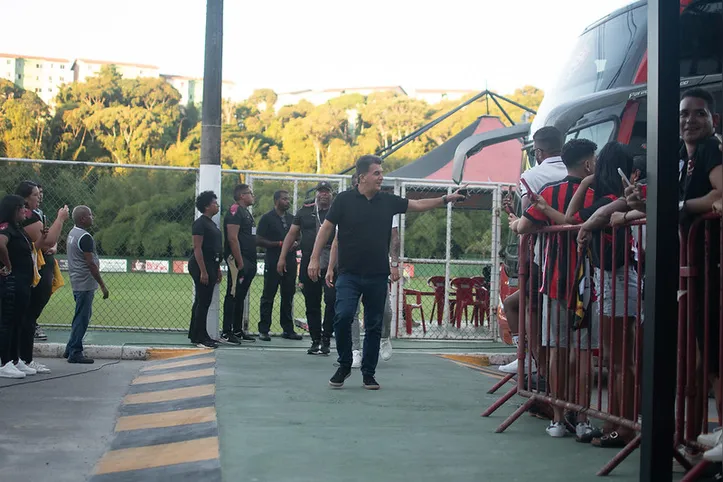 Fábio Mota chegando no Barradão