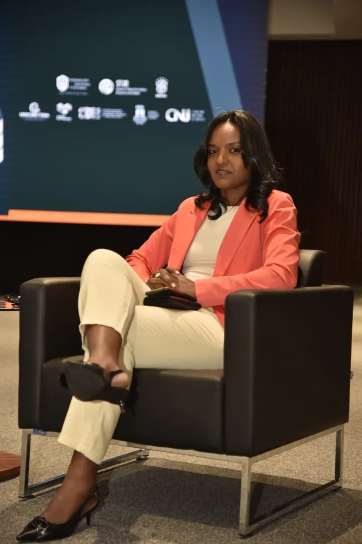 Daniella Coutinho durante o seminário 'Racismo no Futebol: Combate à Discriminação nos Estádios'