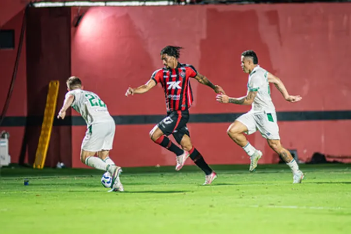 Vitória e Juventude empataram por 2 a 2 no Barradão