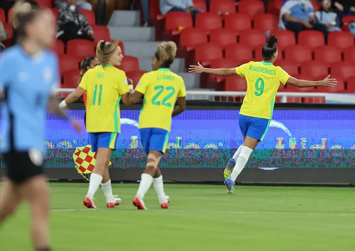 Imagem ilustrativa da imagem Brasil goleia o Uruguai e está na final da Copa América Feminina