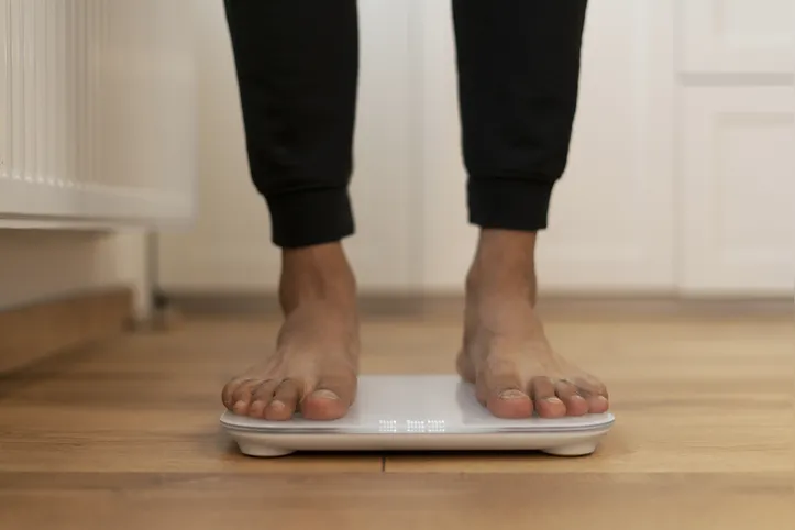 Imagem ilustrativa da imagem Canetas emagrecedoras e o corpo ideal: o que a psicologia revela sobre uso crescente