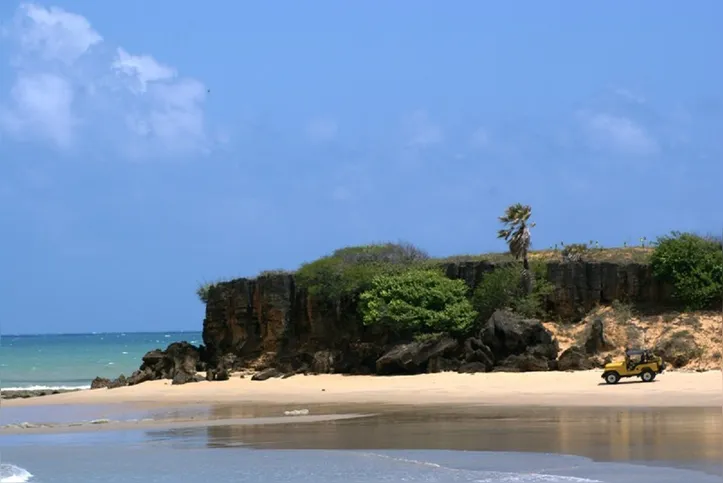 Praias contam com diferentes formações geológicas