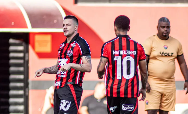 Renato Kayzer e Matheuzinho, jogadores do Vitória