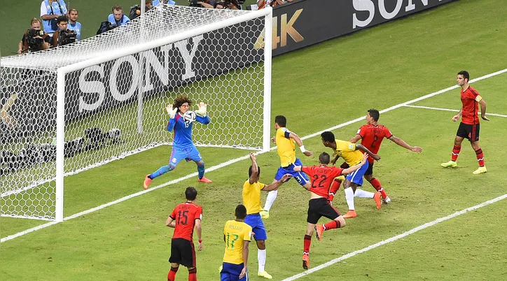 Imagem ilustrativa da imagem Carrasco do Brasil em copas abandona clube na hora de assinar contrato
