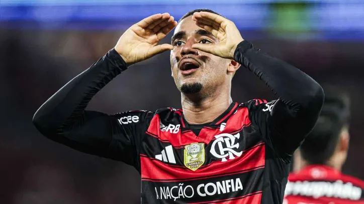 Atacante marcou dois gols e deu três assistências no triunfo por 8 a 0 em cima do Vitória