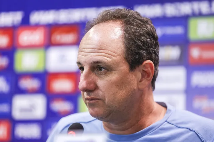 Ceni muda Lucho de posição após pedido do atacante