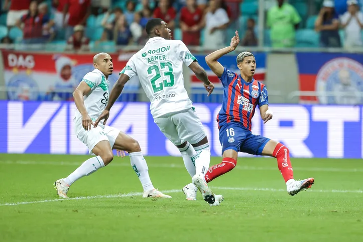 Imagem ilustrativa da imagem Bahia mira contratação de atacante para brigar por vaga no time titular