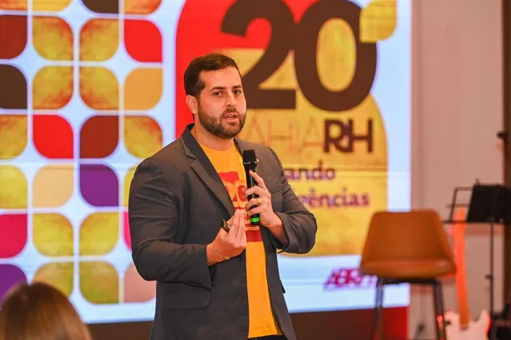 Vitor Igdal no lançamento da 20ª edição do BahiaRH