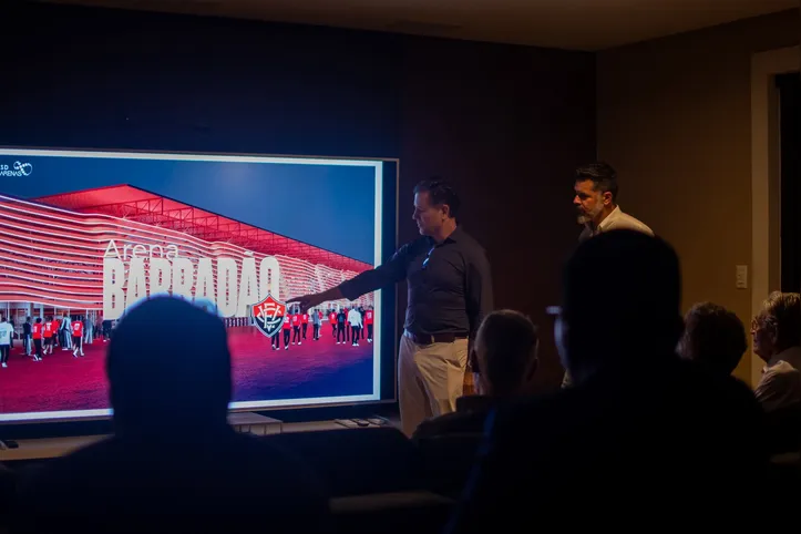 Com investimento bilionário, projeto da Arena Barradão foi apresentado à diretoria rubro-negra