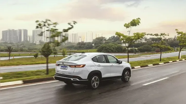 Fiat Fastback 2025 é equipado com tecnologia híbrida-leve (MHEV)