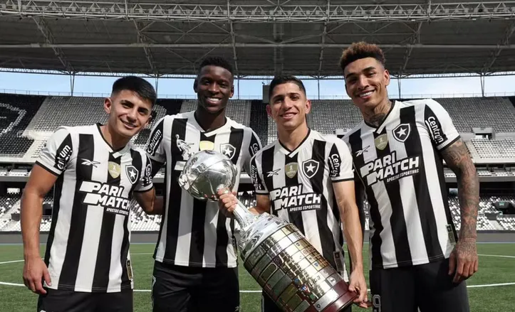 Almada, Luiz Henrique, Savarino e Igor Jesus, jogadores do Botafogo