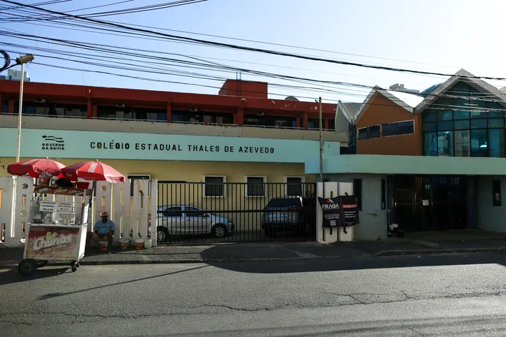 Fachada do Colegio Thales de Azevedo